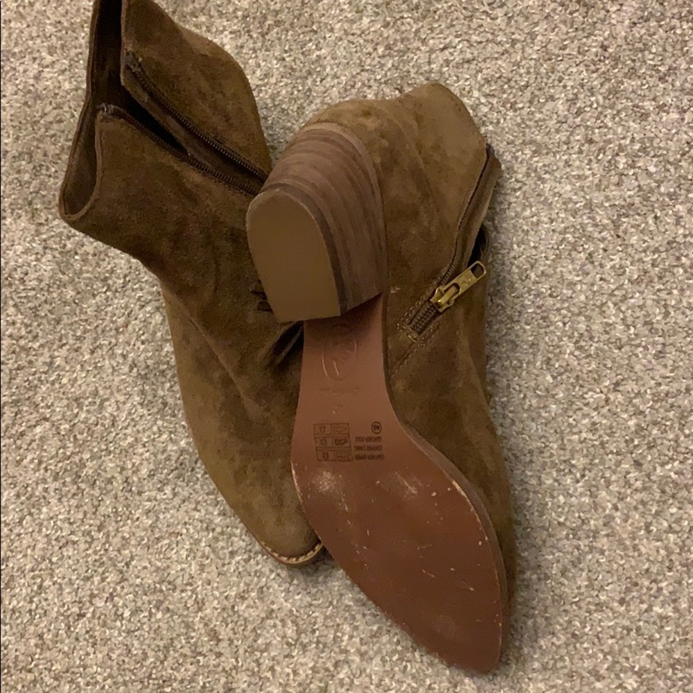 Boots - Picture 4 of 5